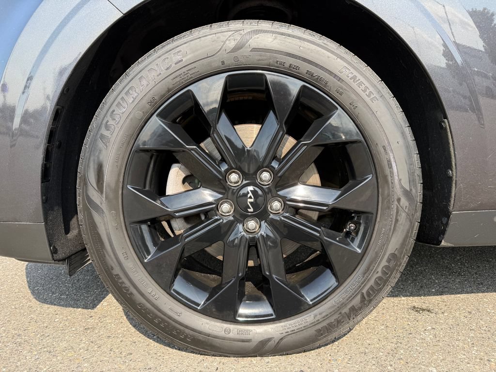 Certified 2024 Kia Carnival SX Prestige FWD image 9