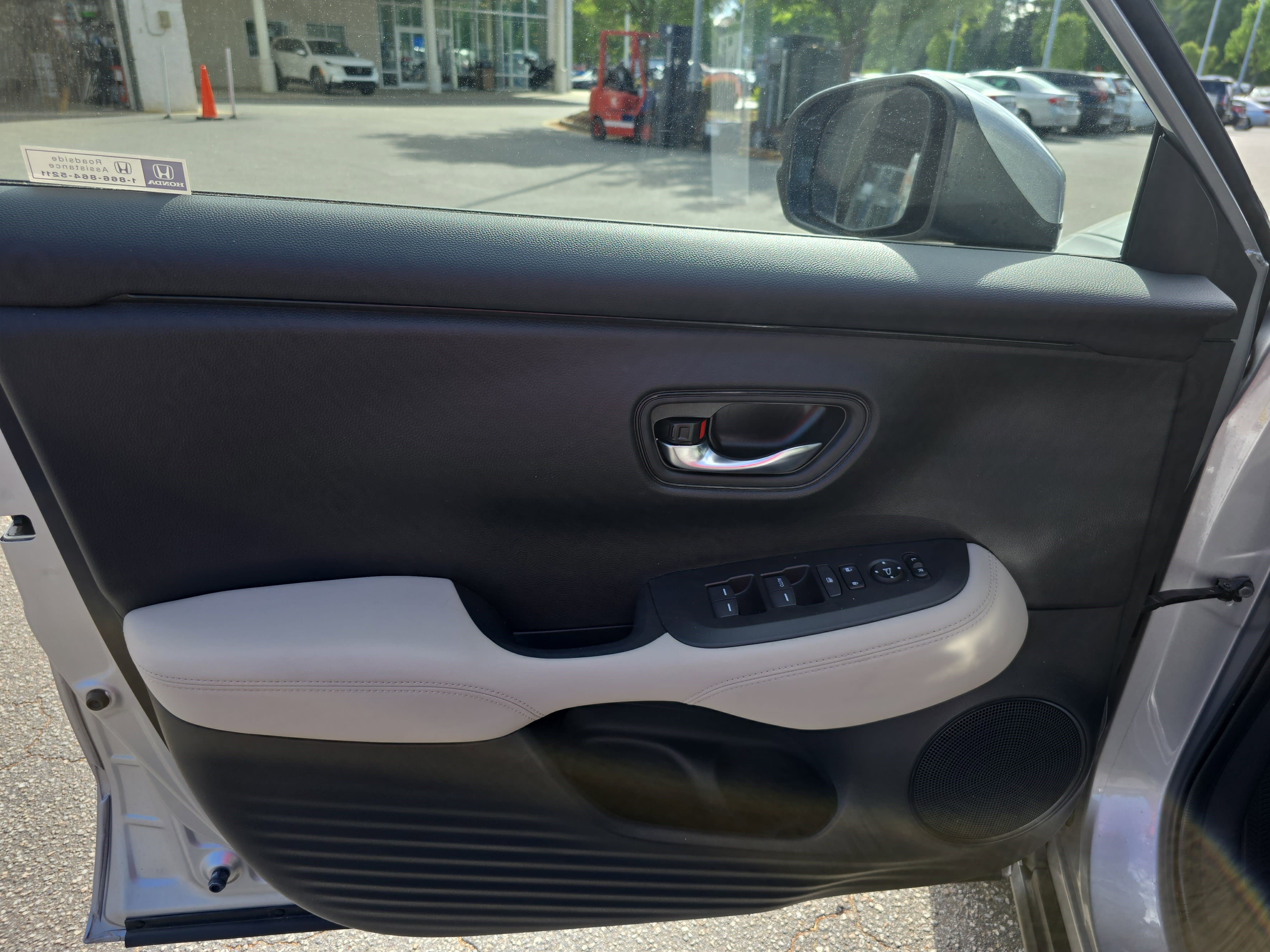 Used 2023 Honda HR-V LX image 27