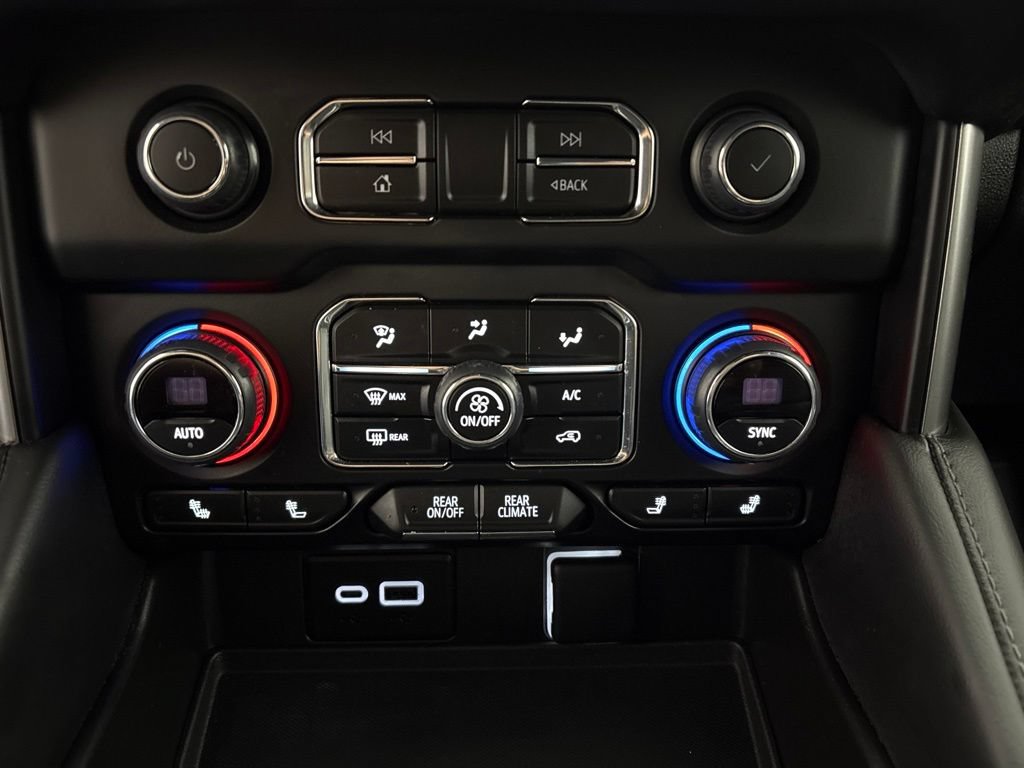Used 2024 Chevrolet Suburban Z71 w/ Luxury Package AWD/4WD image 19