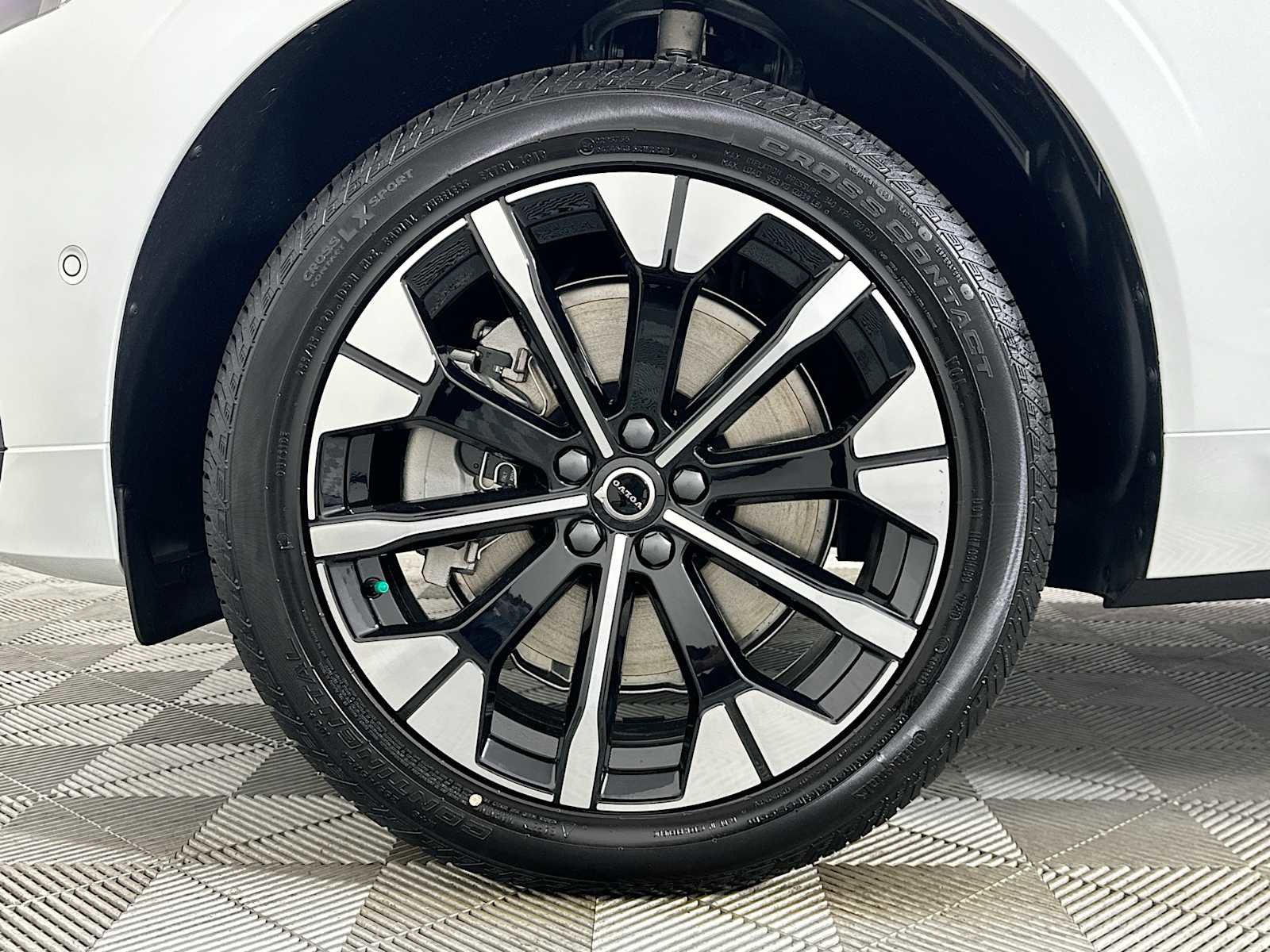 New 2026 Volvo XC60 T8 Ultra w/ Protection Package AWD/4WD image 28