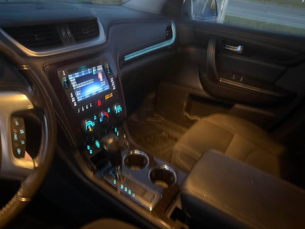 Used 2017 Chevrolet Traverse LT w/ Style and Technology Package image 12