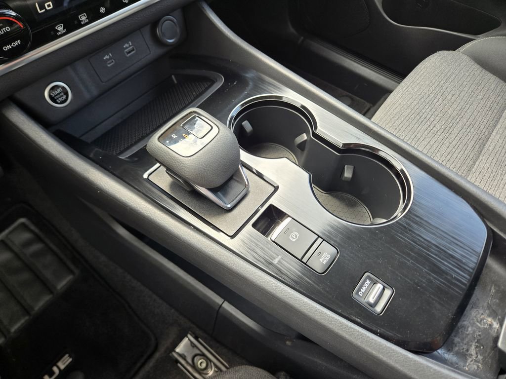 Used 2022 Nissan Rogue SV image 25
