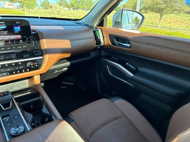 Used 2025 Nissan Pathfinder Platinum AWD/4WD image 25