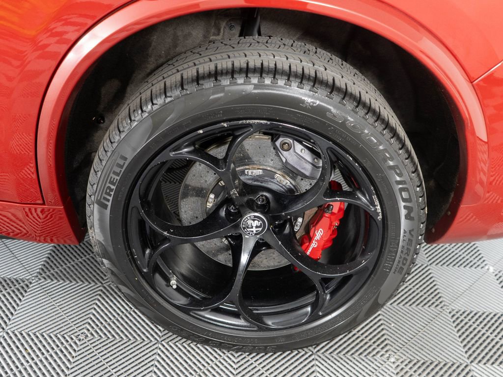 Used 2018 Alfa Romeo Stelvio Quadrifoglio w/ Convenience Package AWD/4WD image 26