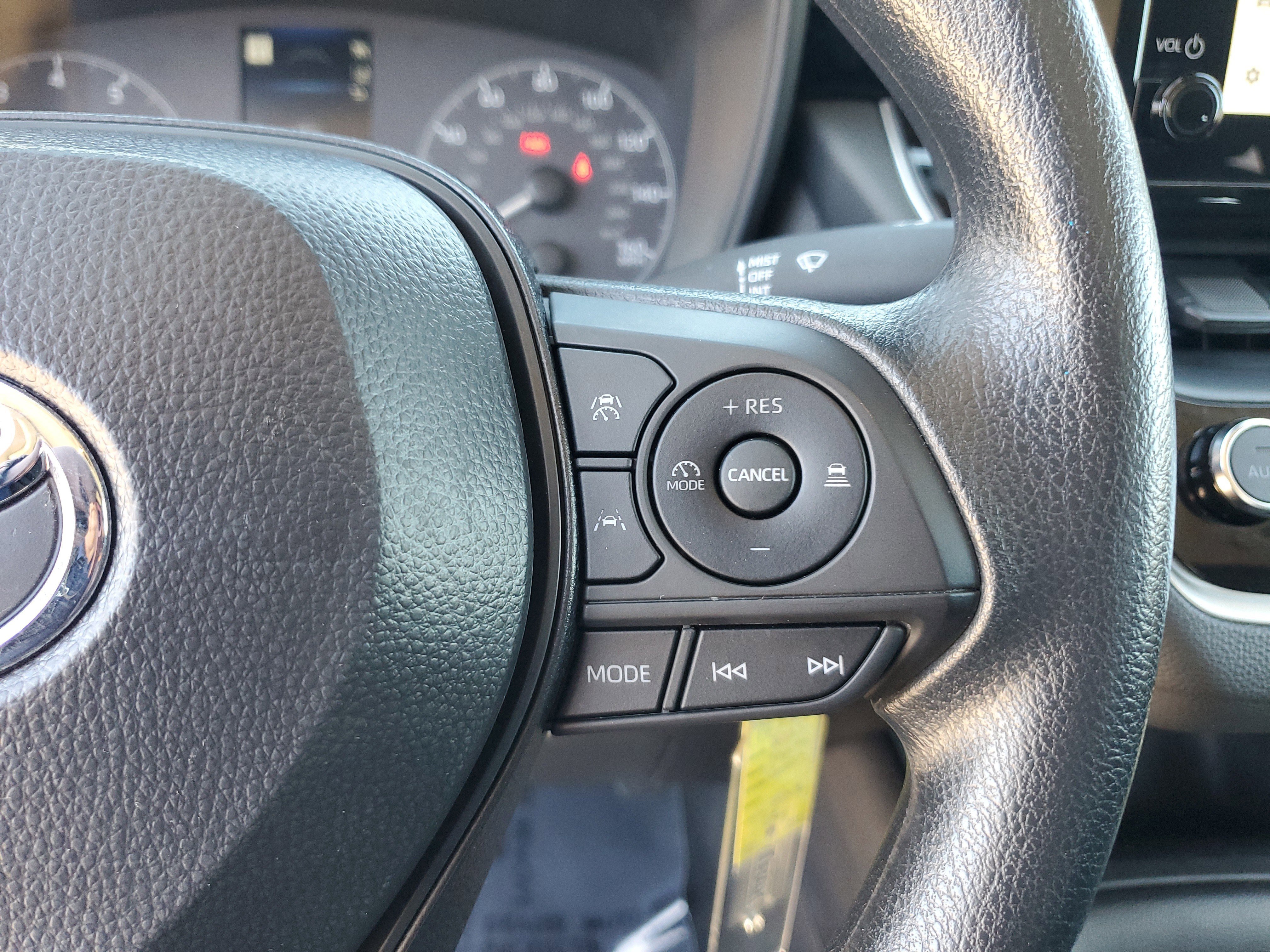 Used 2025 Toyota Corolla LE image 20