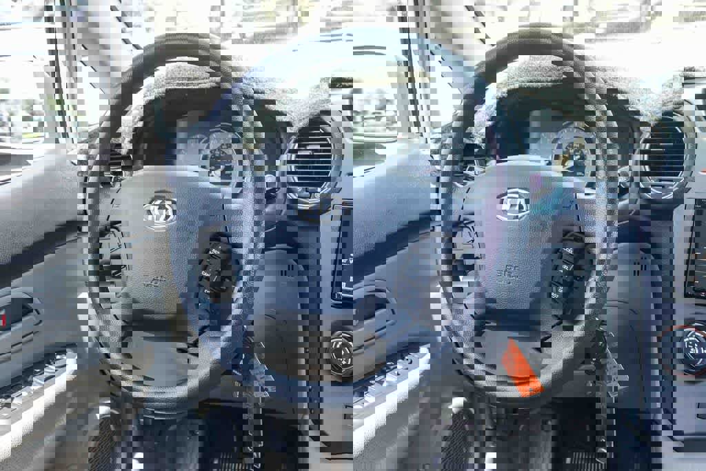 Used 2007 Kia Rondo LX image 14