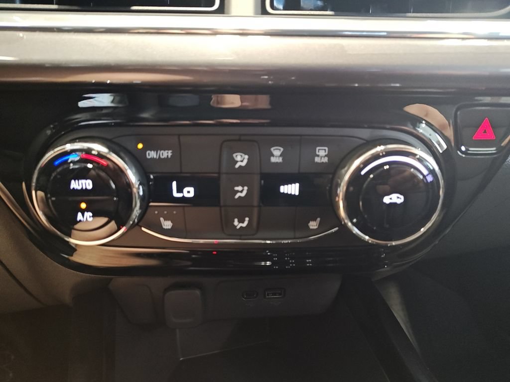 New 2025 Chevrolet Trax ACTIV w/ Driver Confidence Package FWD image 23