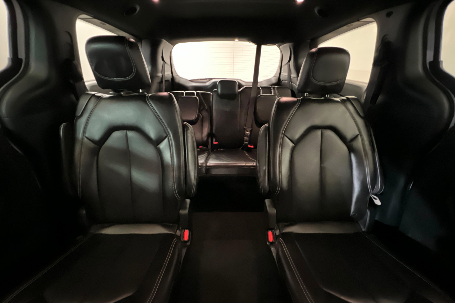 Certified 2025 Chrysler Pacifica Select FWD image 26
