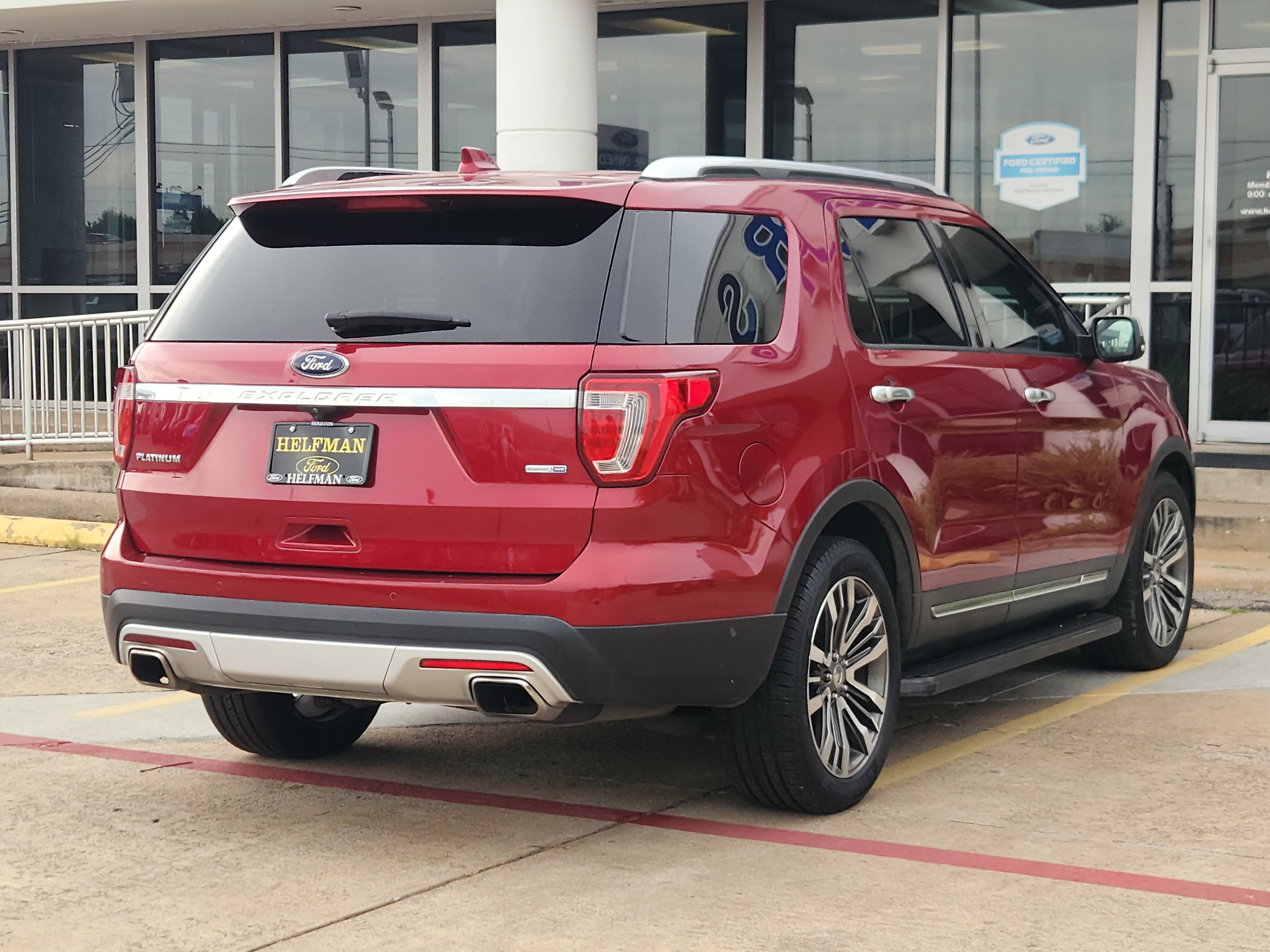 Used 2017 Ford Explorer Platinum AWD/4WD image 3