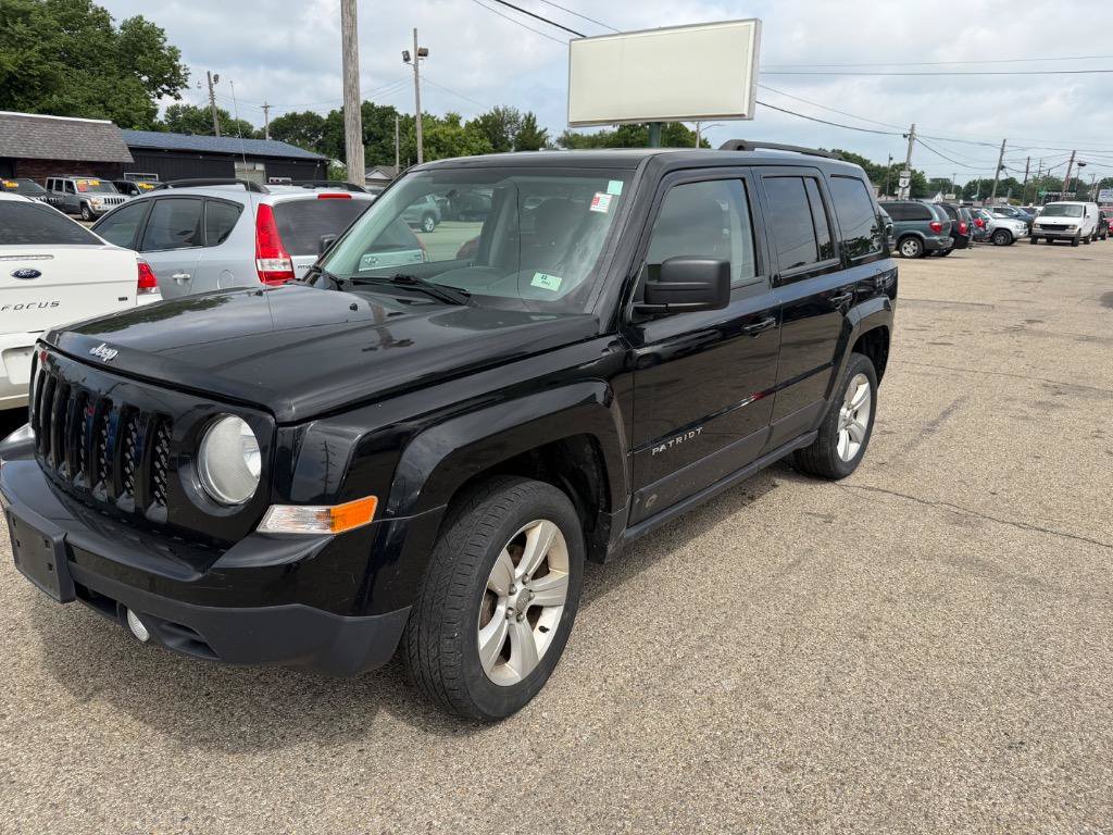 Used 2014 Jeep Patriot Latitude AWD/4WD image 1