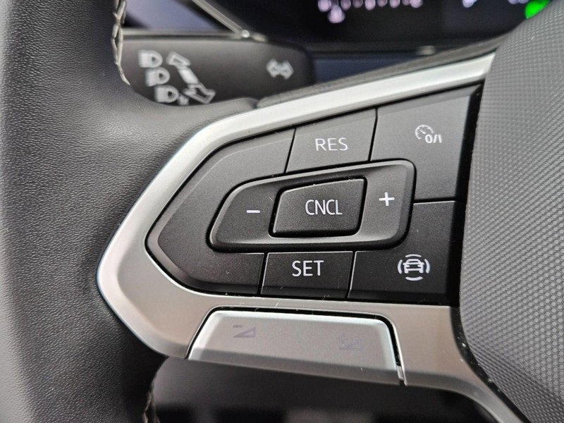 Used 2022 Volkswagen Taos SE w/ Panoramic Sunroof Package image 14