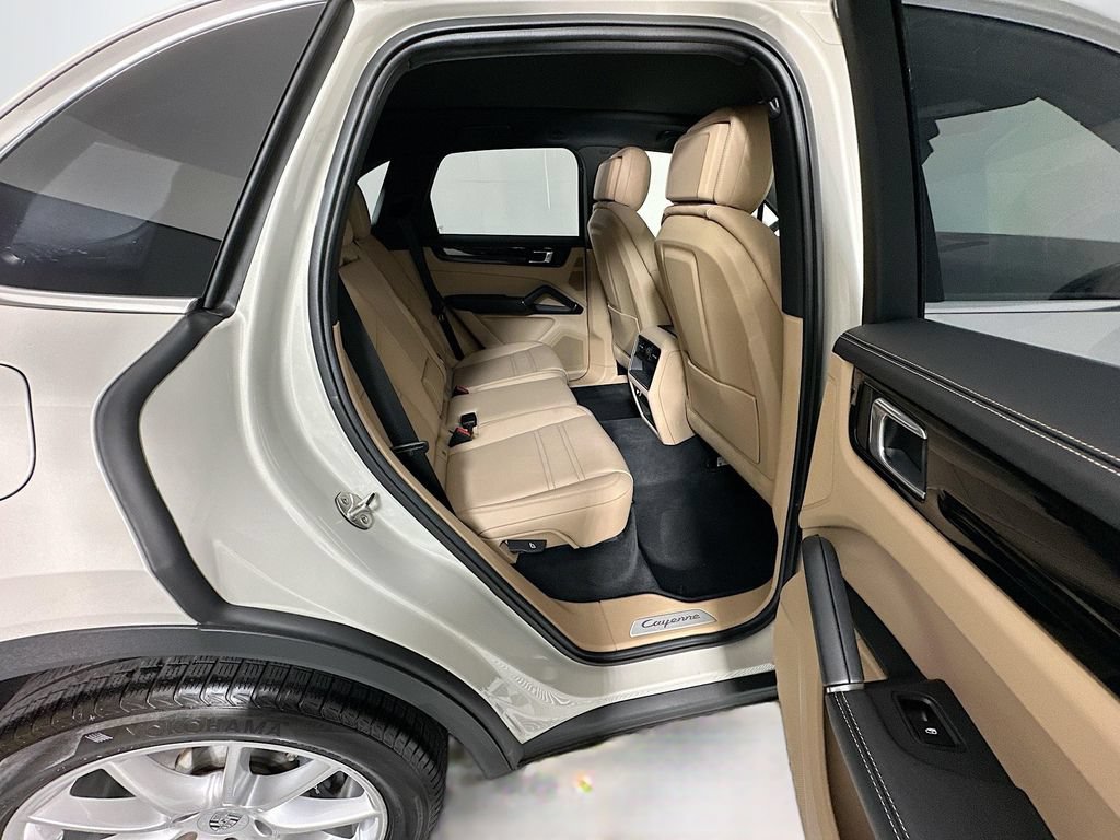 Certified 2023 Porsche Cayenne AWD/4WD image 30