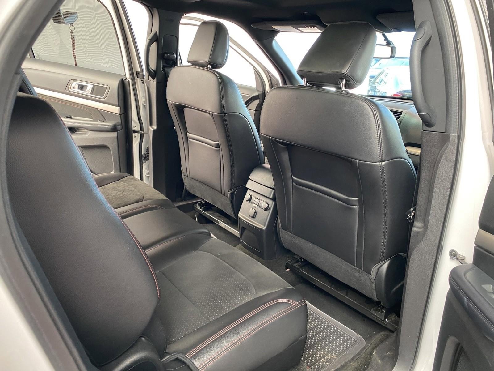 Used 2018 Ford Explorer XLT w/ Equipment Group 202A AWD/4WD image 11