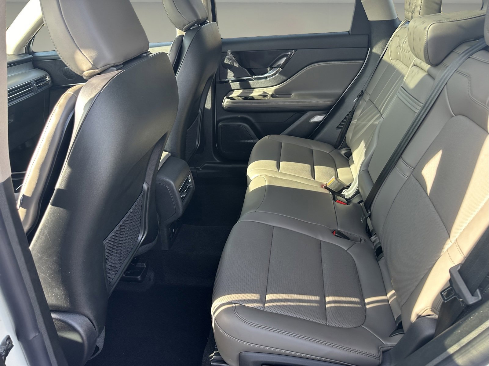 Used 2025 Lincoln Corsair Premiere w/ Equipment Group 101A image 8