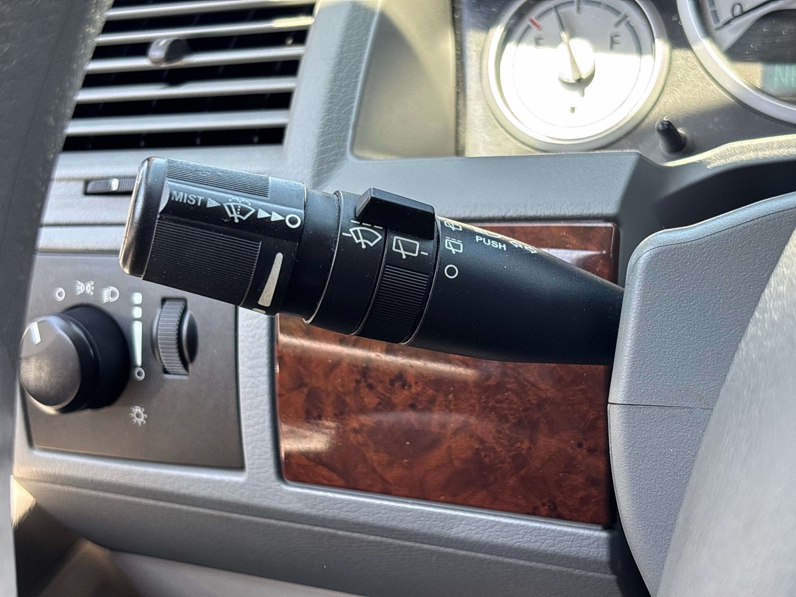 Used 2010 Chrysler Town & Country LX w/ PWR Convenience Group FWD image 26