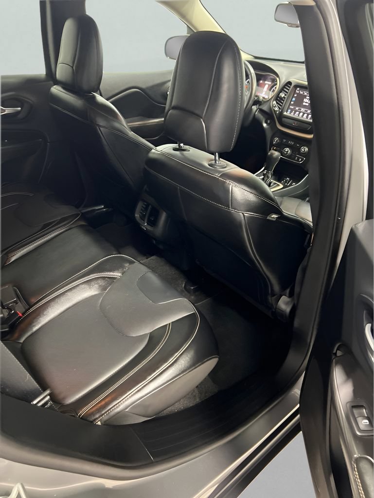 Used 2015 Jeep Cherokee Limited w/ Luxury Group AWD/4WD image 12