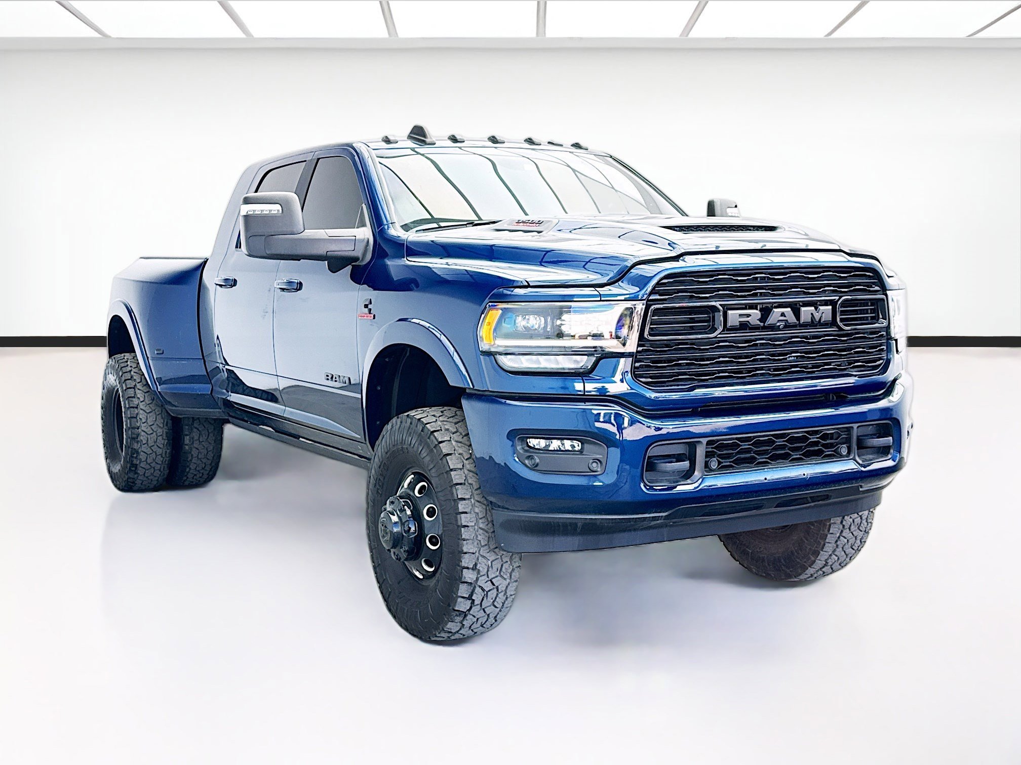 Used 2024 RAM 3500 Limited image 3