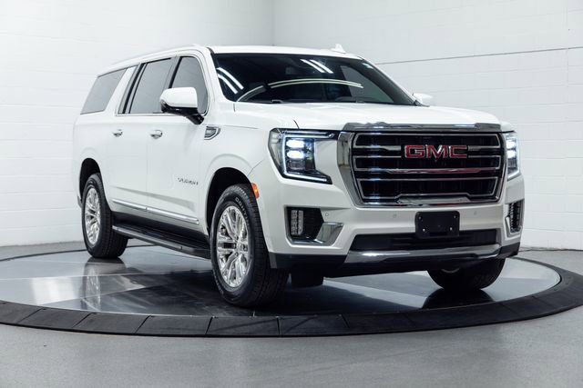 Used 2023 GMC Yukon XL SLT w/ SLT Luxury Package image 4