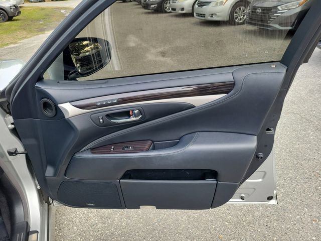 Used 2015 Lexus LS 460 w/ Comfort Package image 35