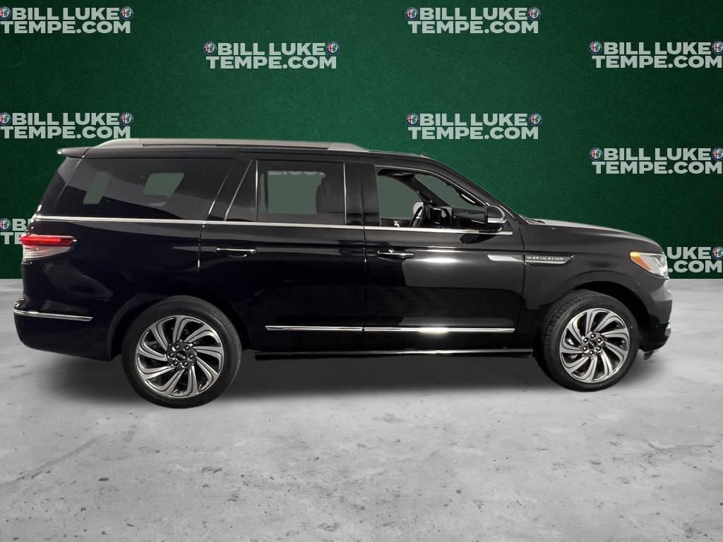 Used 2024 Lincoln Navigator Reserve image 4