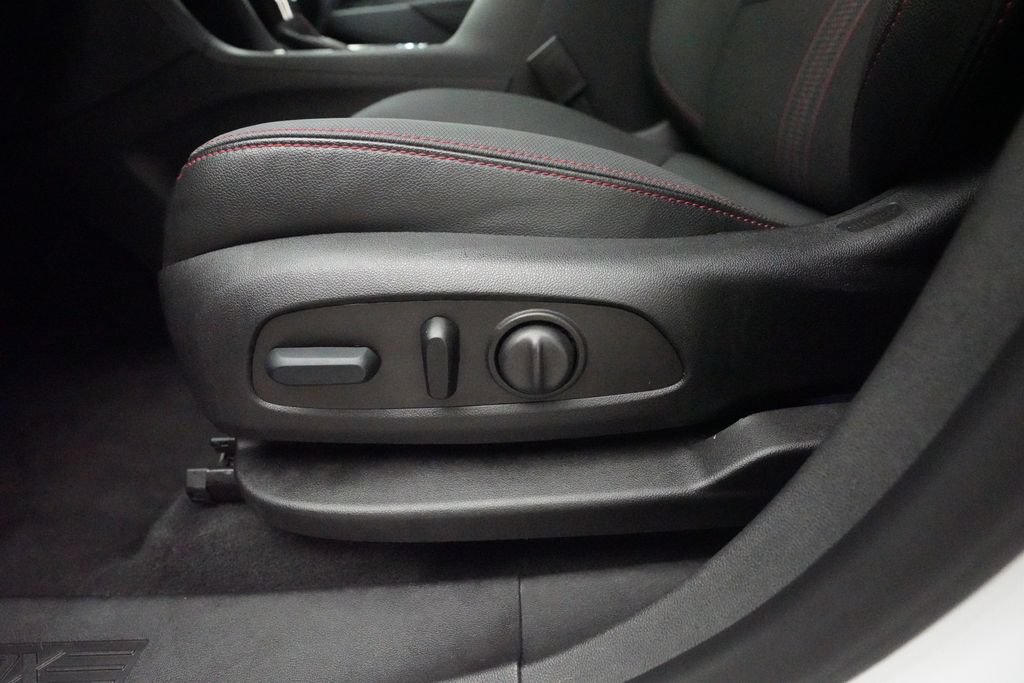 Used 2023 Chevrolet Equinox RS AWD/4WD image 29