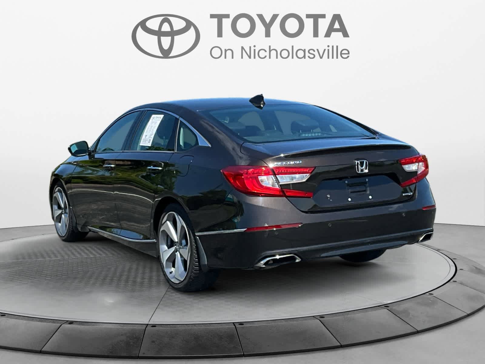 Used 2018 Honda Accord Touring image 4