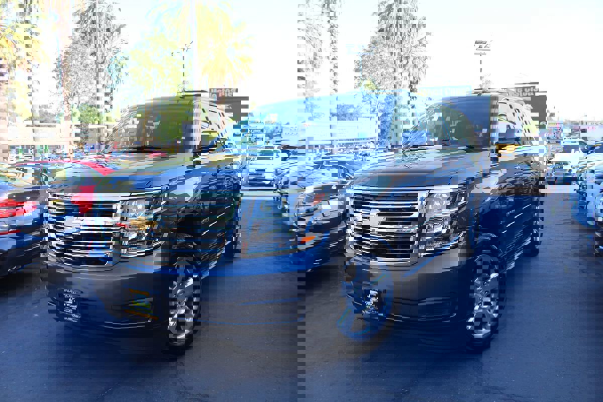 Used 2019 Chevrolet Suburban LS w/ All-Season Package image 2