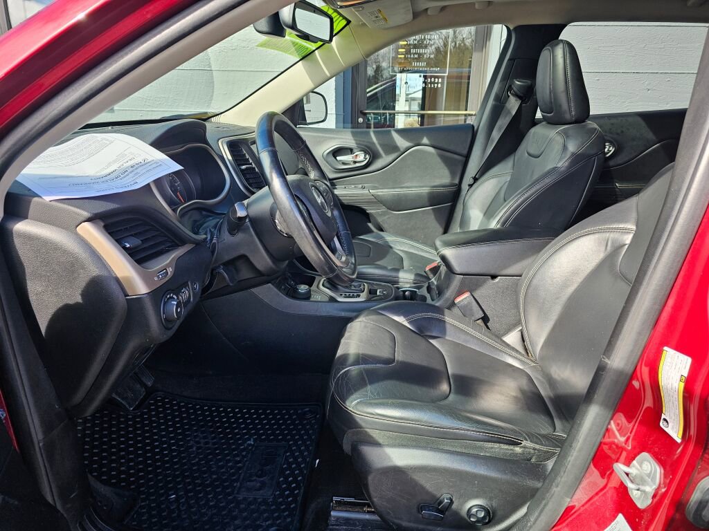 Used 2016 Jeep Cherokee Latitude w/ North All-Season Group image 20