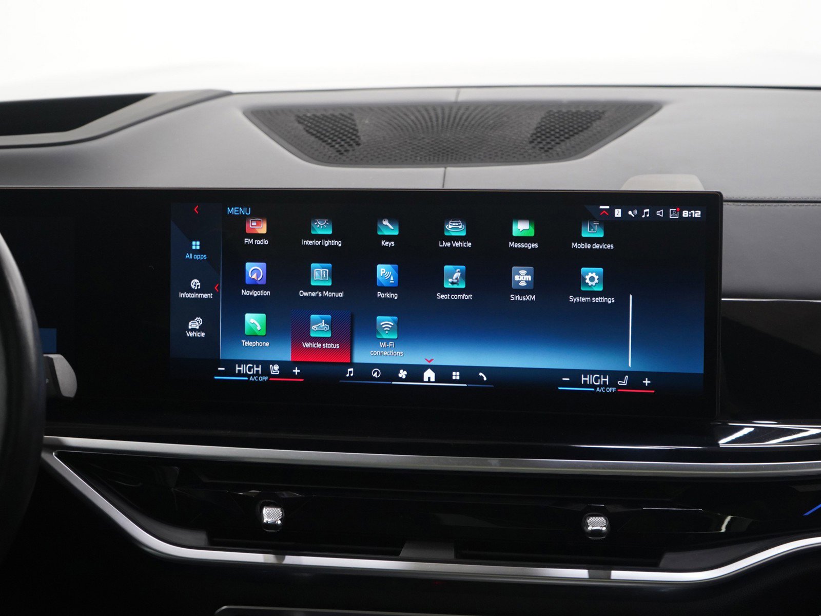 Used 2024 BMW X7 M60i w/ Climate Comfort Package image 16