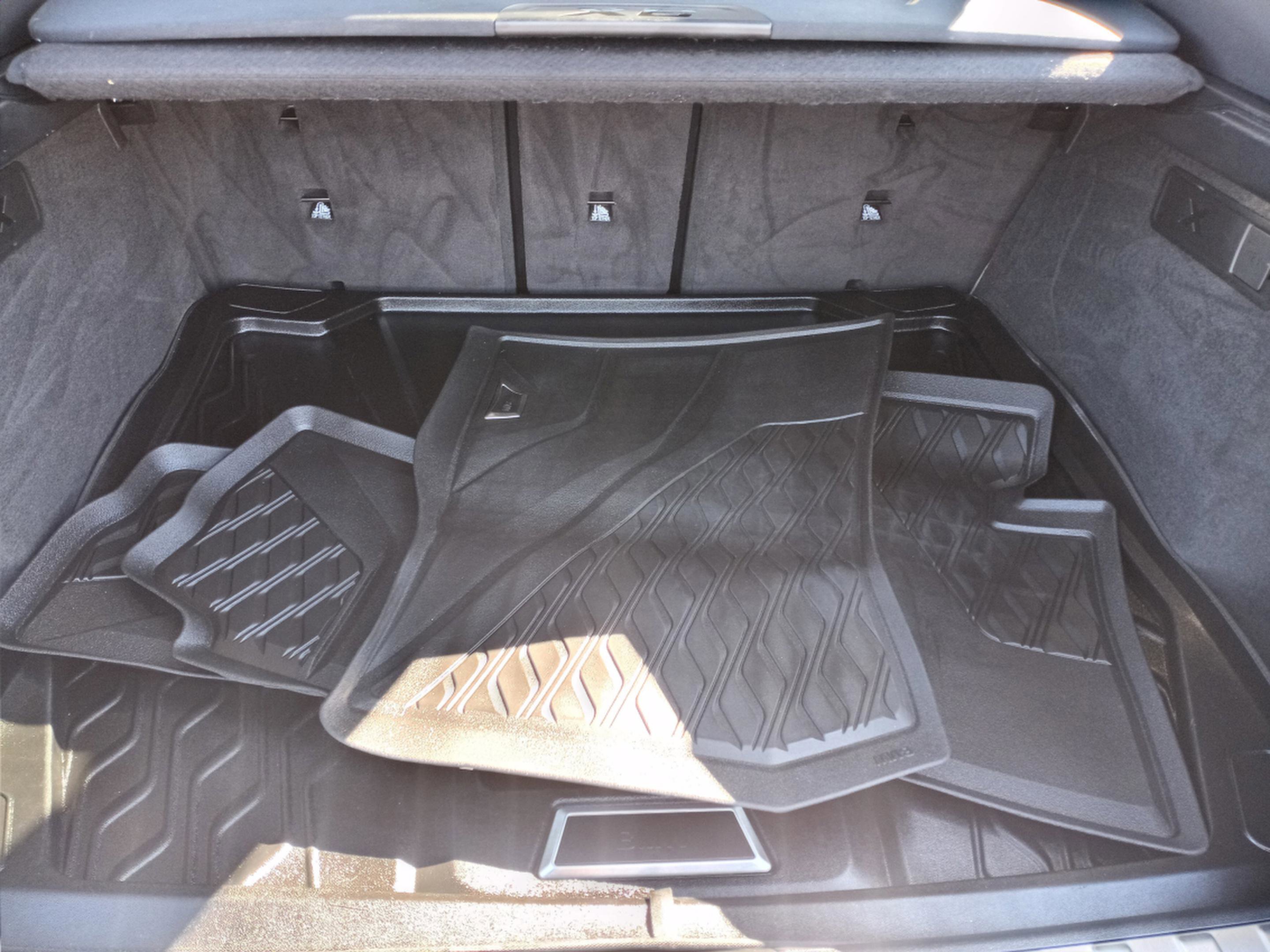 Used 2022 BMW X6 xDrive40i w/ Executive Package image 35