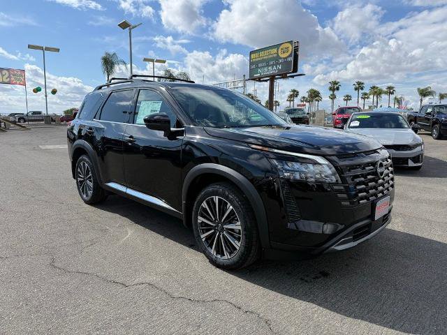 New 2026 Nissan Pathfinder Platinum w/ Accent Package AWD/4WD image 1