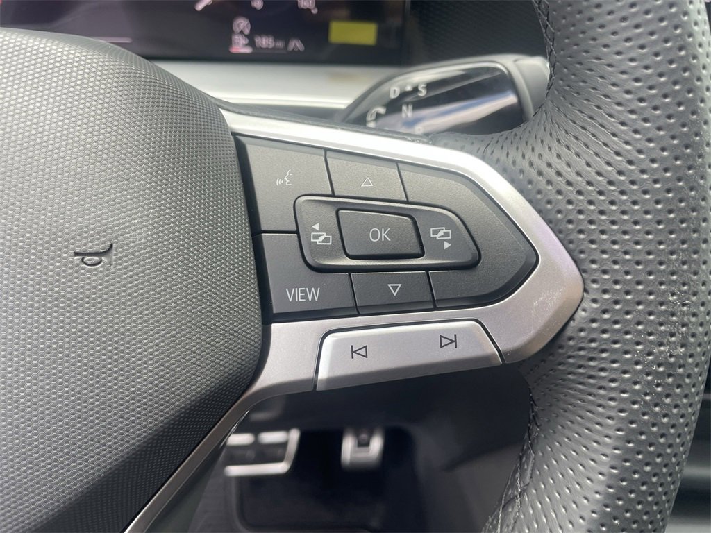 New 2025 Volkswagen Tiguan SE R-Line image 16