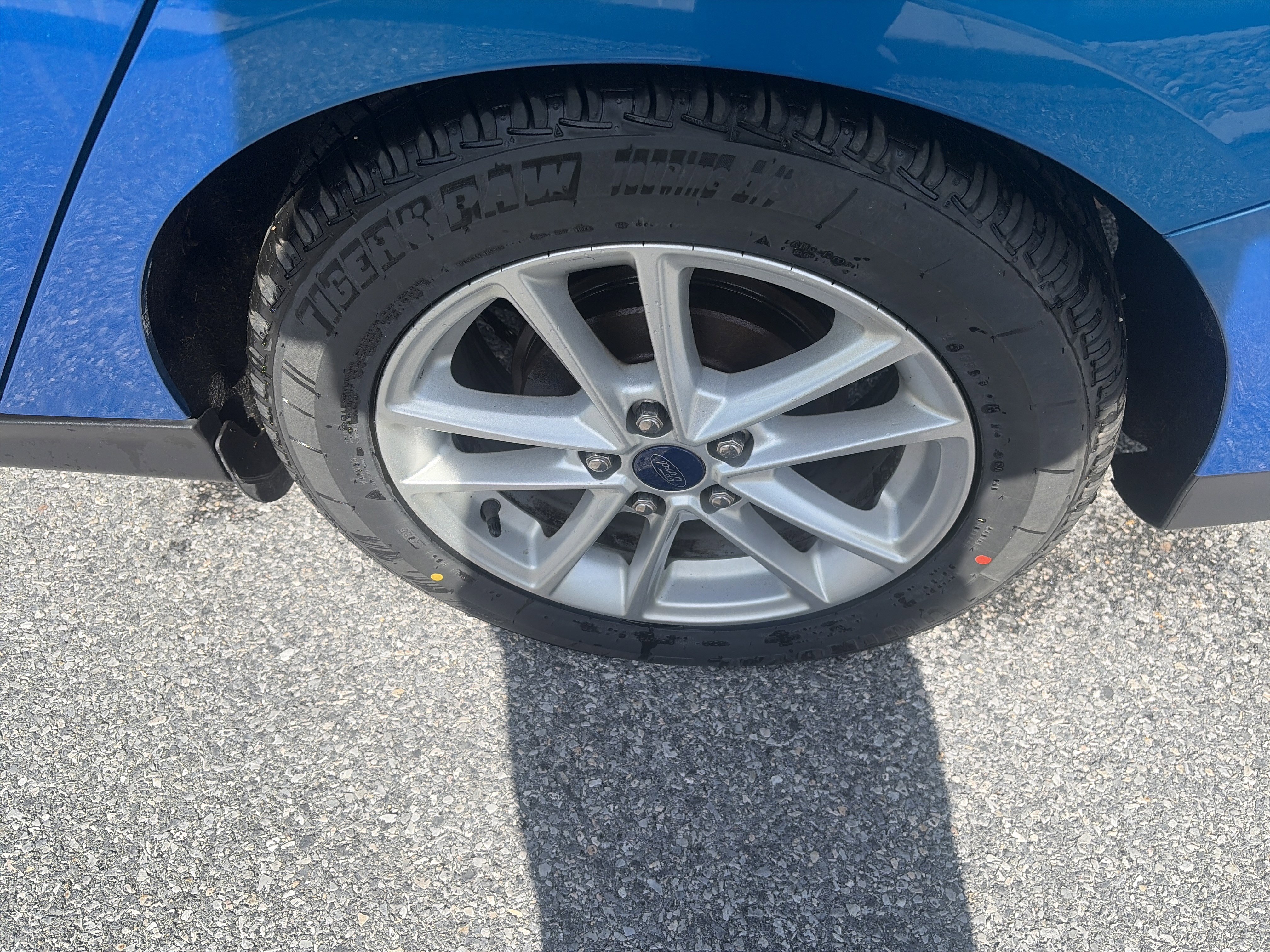 Used 2016 Ford Focus SE w/ SE Cold Weather Package FWD image 10