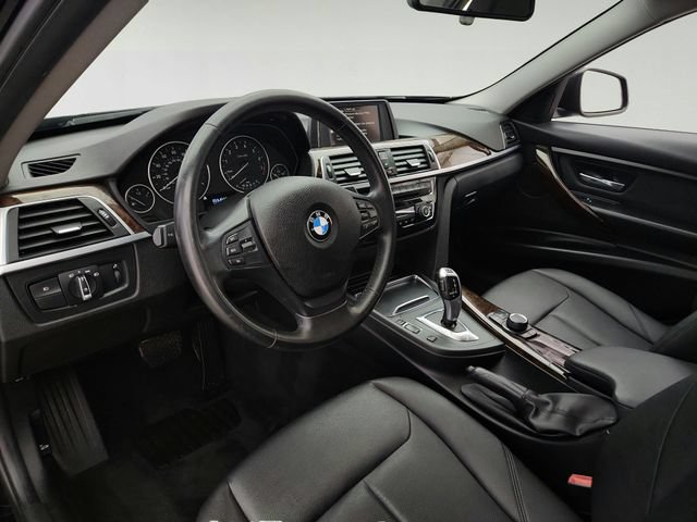 Used 2017 BMW 320i xDrive Sedan AWD/4WD image 9