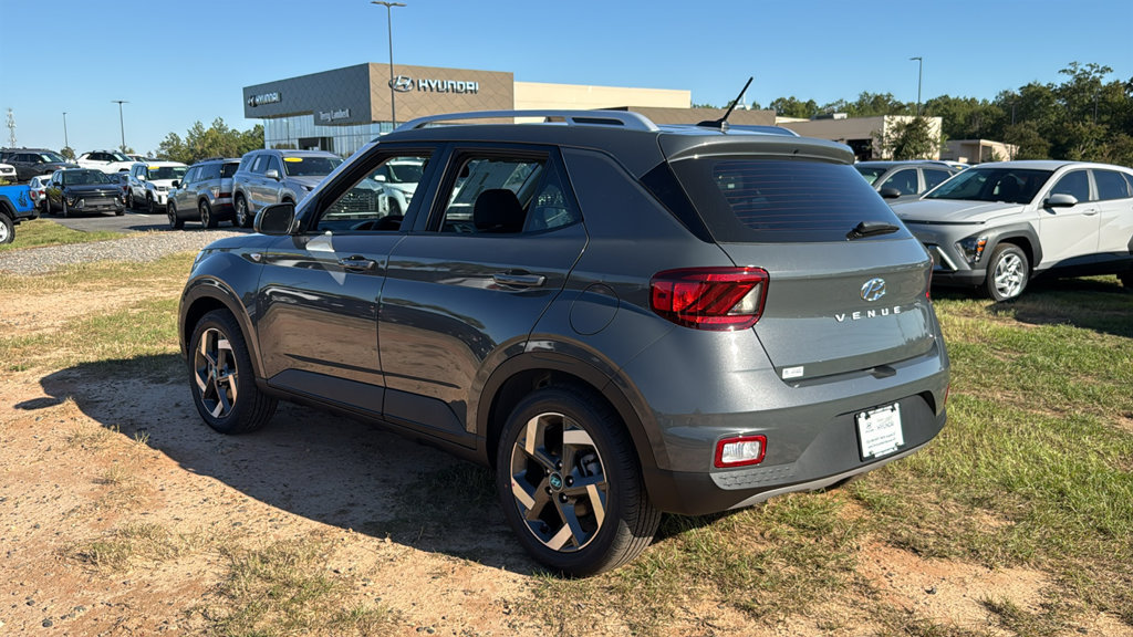 New 2026 Hyundai Venue SEL FWD image 5