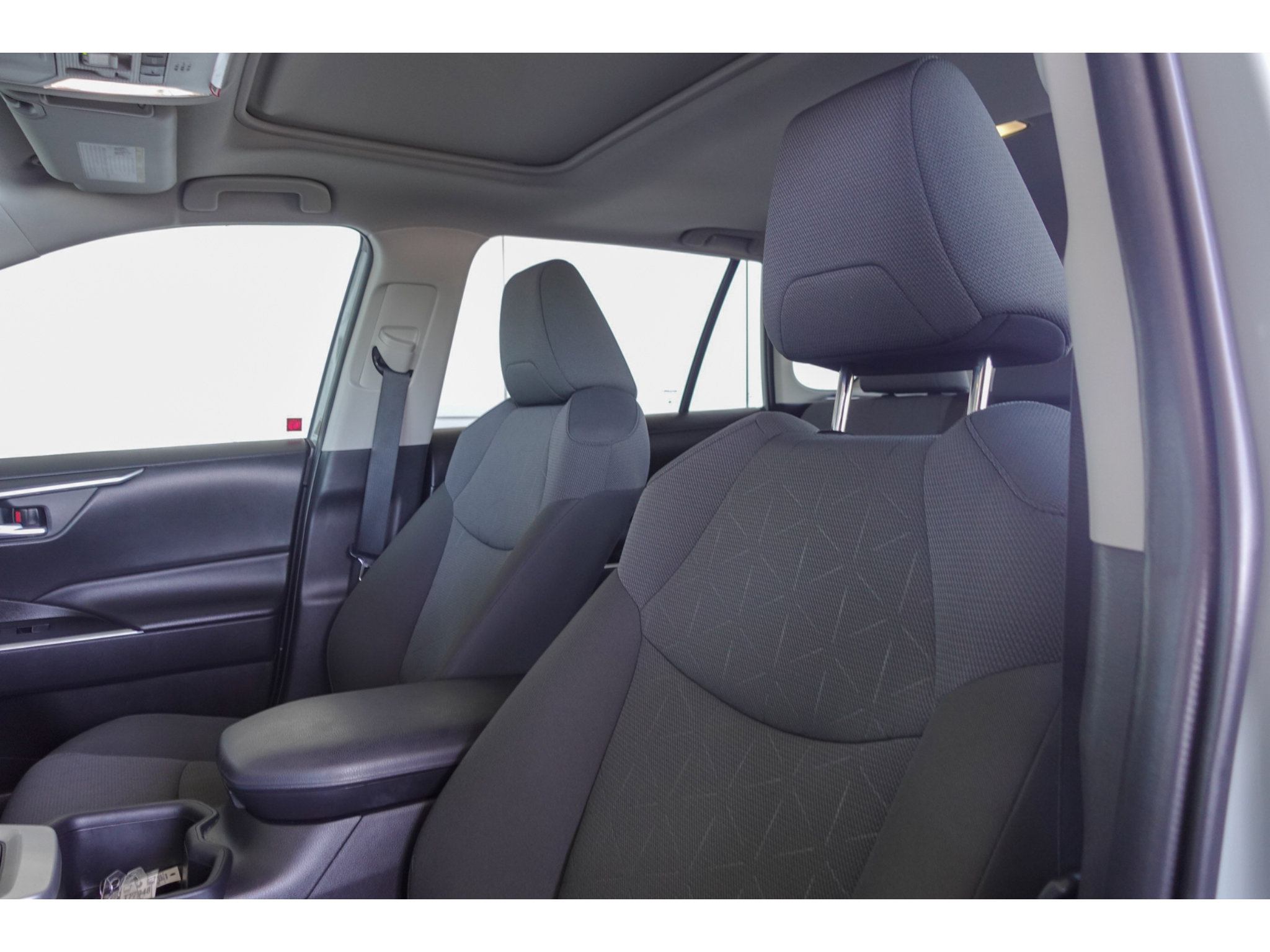Used 2022 Toyota RAV4 XLE w/ Convenience Package AWD/4WD image 10