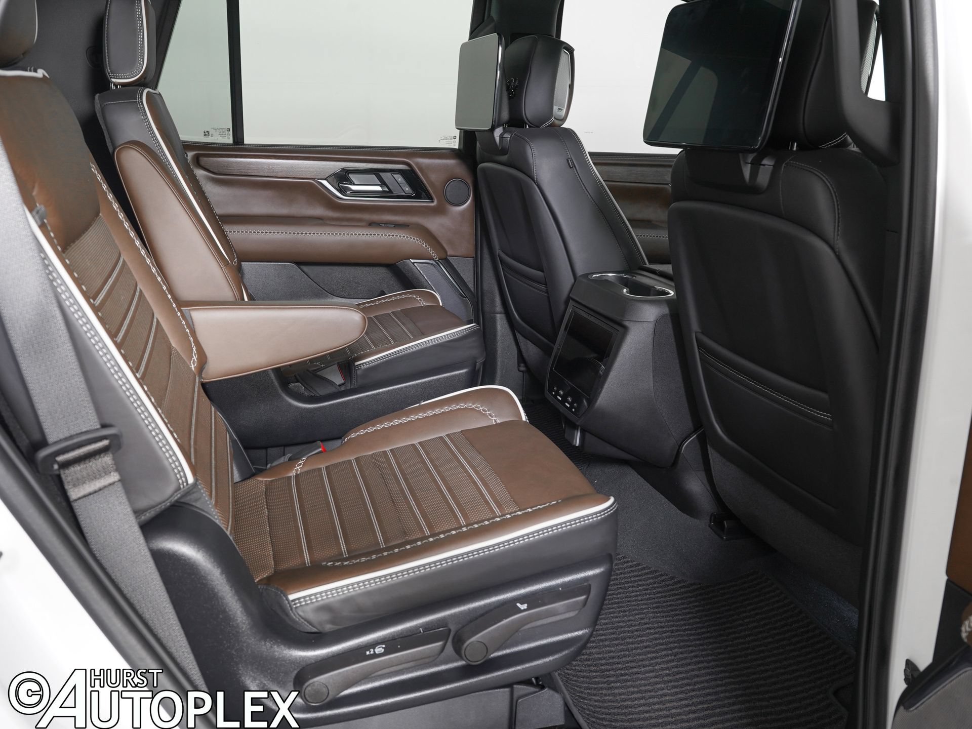 Used 2025 GMC Yukon Denali Ultimate AWD/4WD image 9