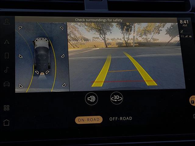 Used 2025 Land Rover Discovery Dynamic SE image 11