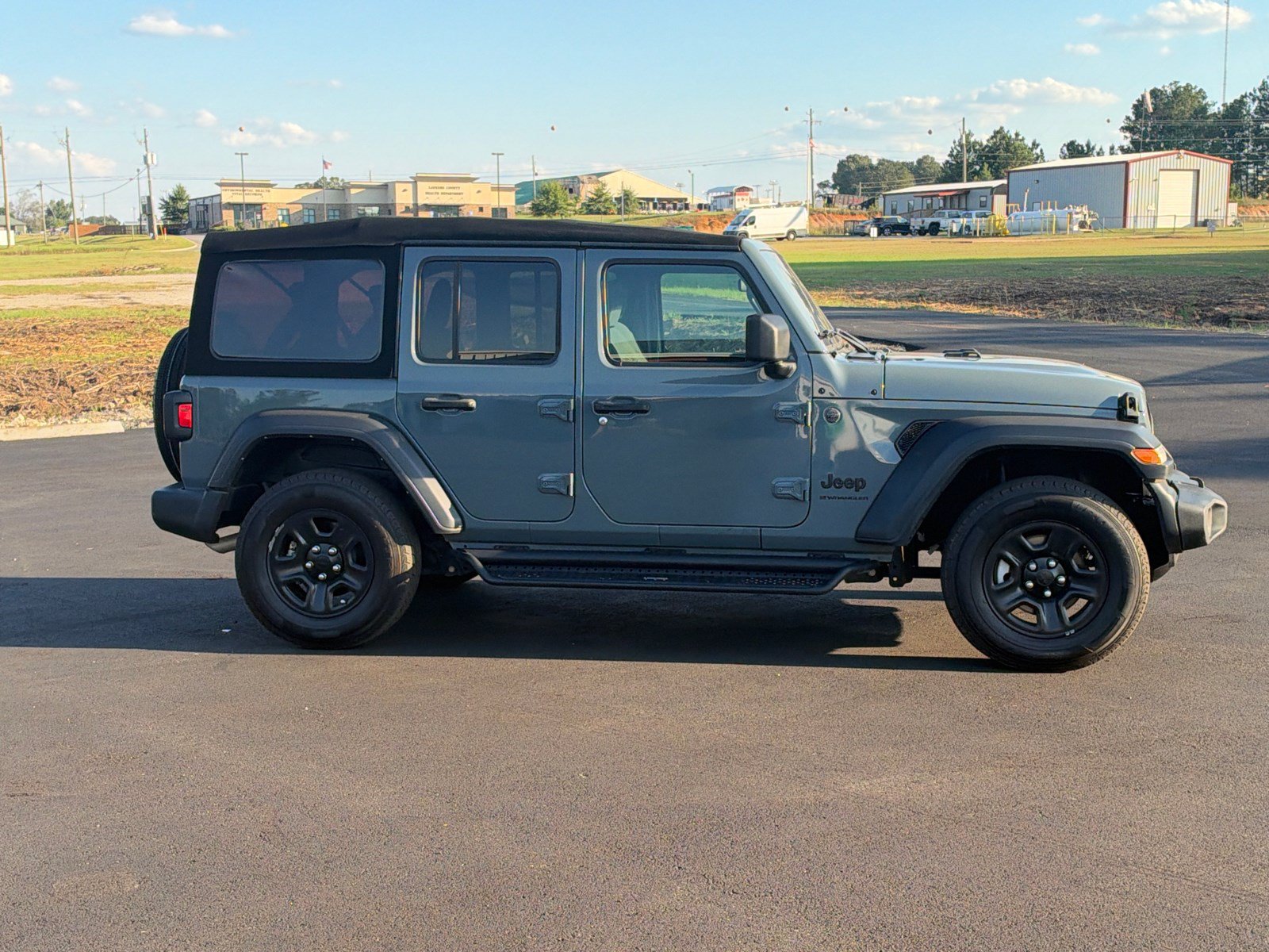 Used 2024 Jeep Wrangler Unlimited Sport AWD/4WD image 4