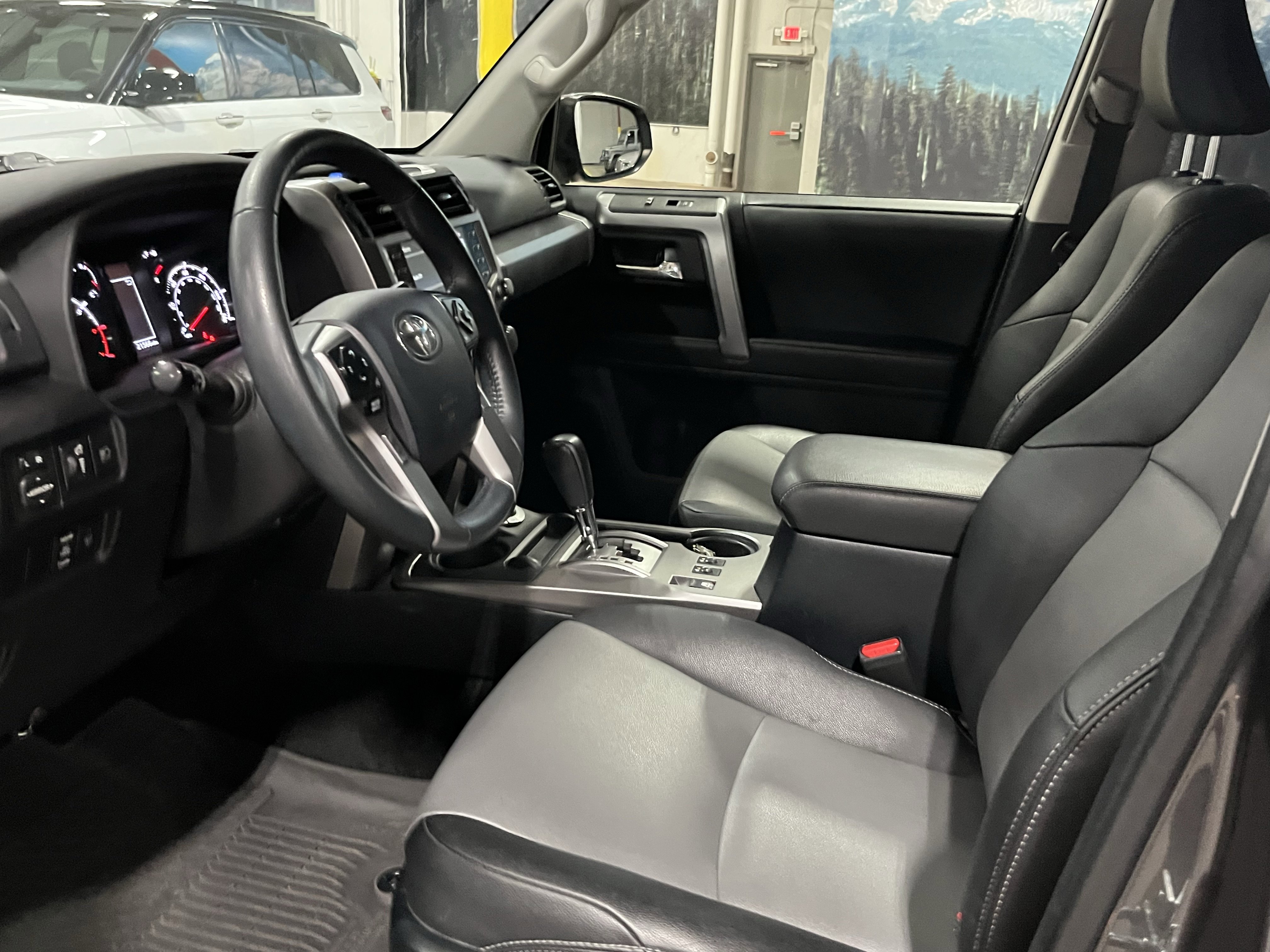 Used 2022 Toyota 4Runner SR5 Premium image 9