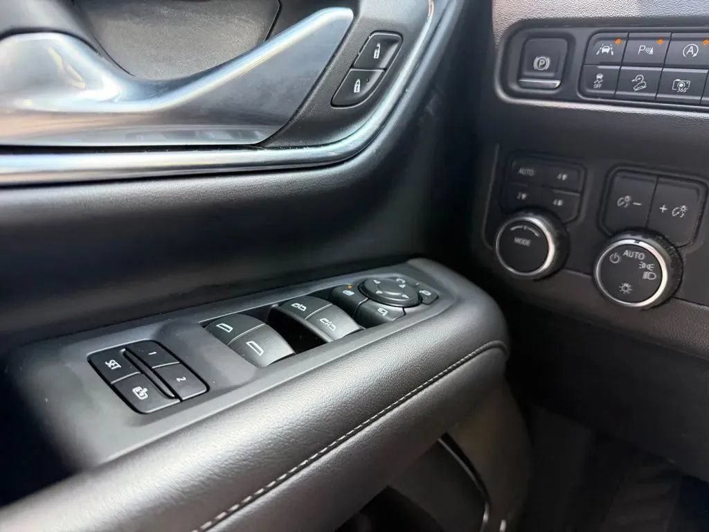 Used 2024 Chevrolet Tahoe Z71 w/ Luxury Package AWD/4WD image 13