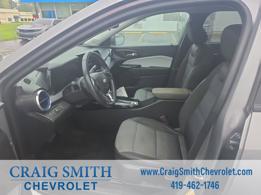 Used 2024 Chevrolet Trax LT w/ LT Convenience Package FWD image 12