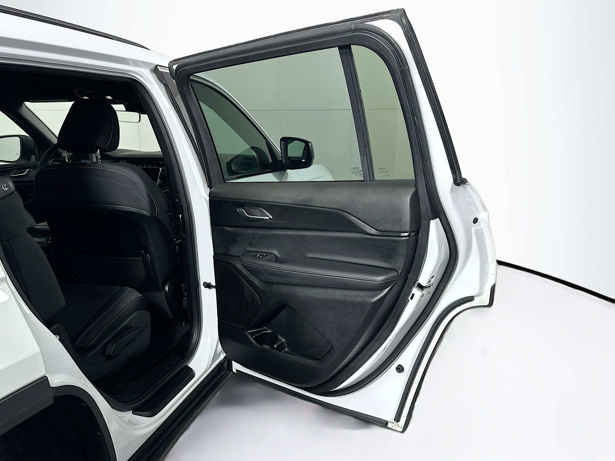 Used 2025 Jeep Grand Cherokee L Laredo image 30