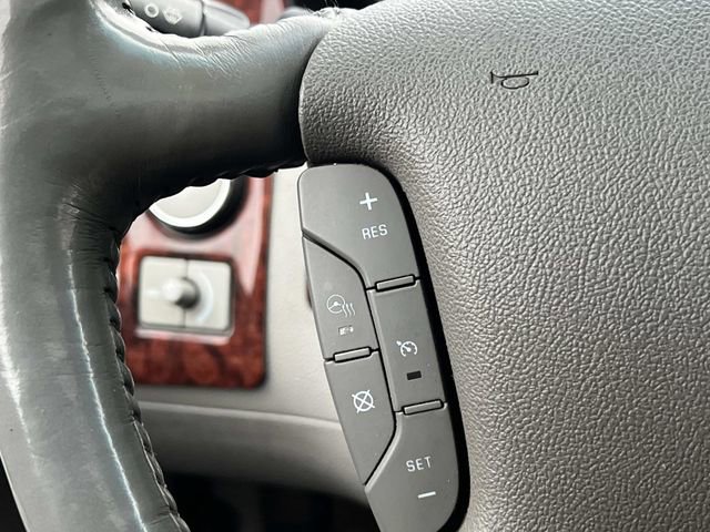 Used 2006 Cadillac DTS w/ Trunk Convenience Package image 28