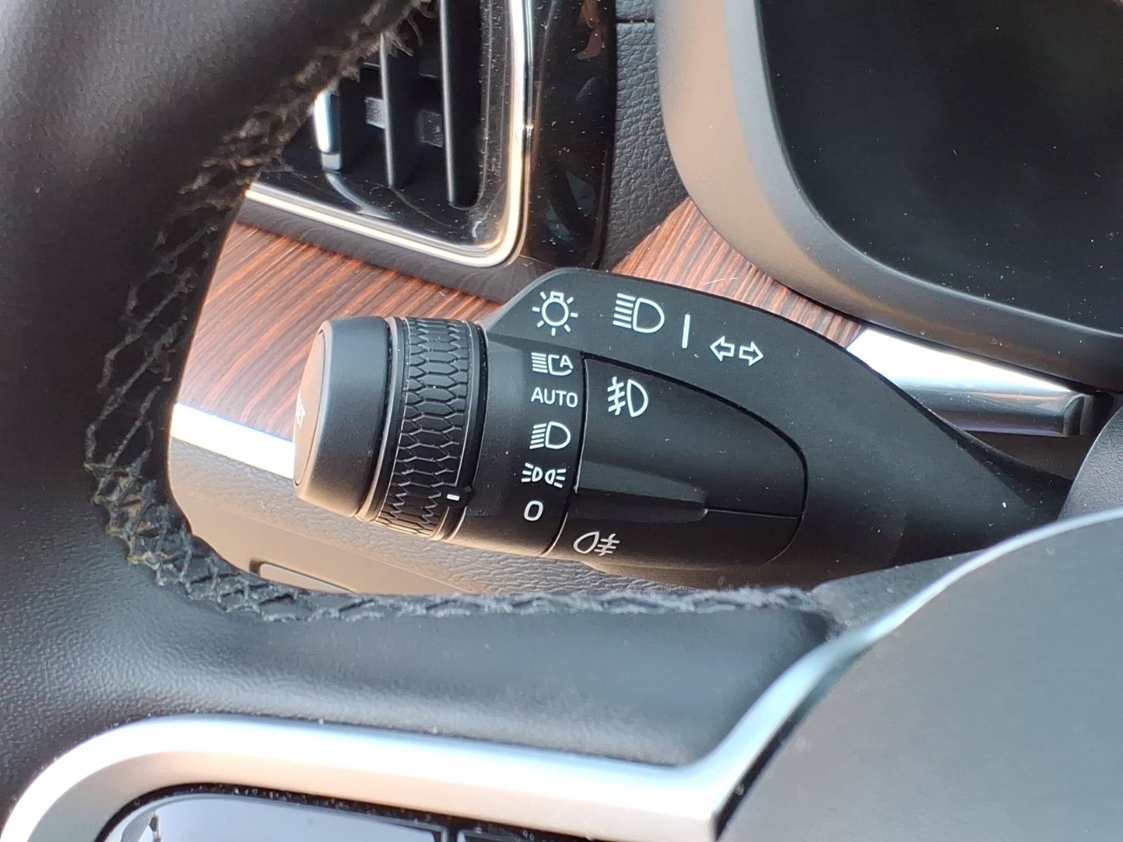 Used 2025 Volvo XC60 B5 Ultra AWD/4WD image 17