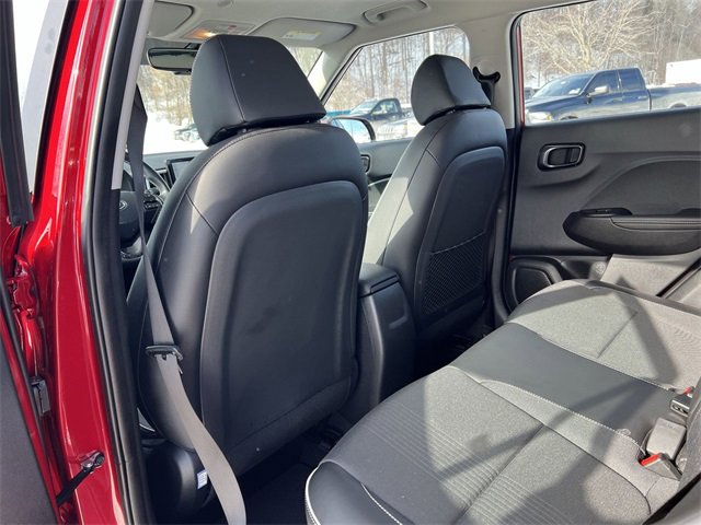 Used 2023 Hyundai Venue Limited image 16