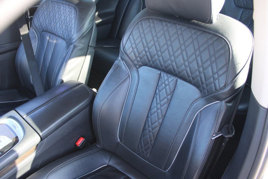 Used 2018 BMW 750i image 25
