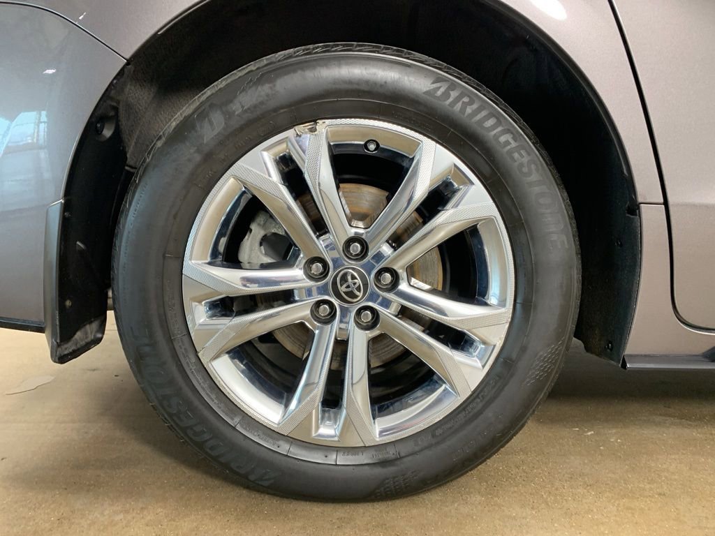 Used 2022 Toyota Sienna XSE image 41