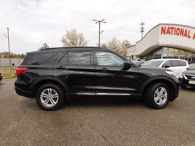 Used 2023 Ford Explorer XLT image 4