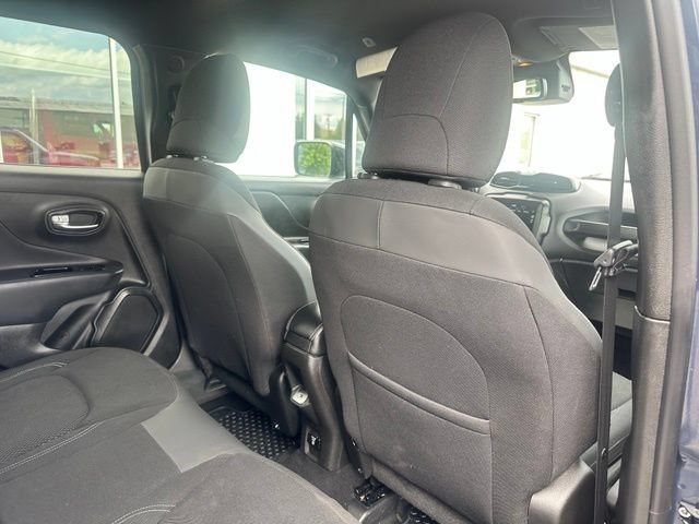 Used 2022 Jeep Renegade Altitude w/ Convenience Group AWD/4WD image 12
